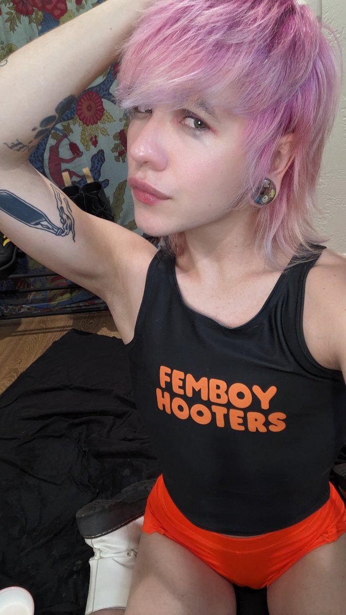 FemboyTrans's tweet photo. Mess my makeup up? #onlyfans #femboyhooters #femboyfriday #femboy https://t.co/jyErd1wJpK
