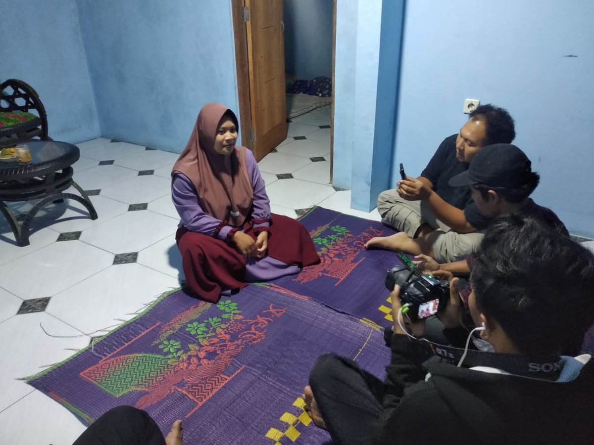 DesaTambi's tweet photo. Serunya proses peliputan Penerima PB Ruspin di Desa Tambi luar biasa @kominfo_jtg  mantap https://t.co/bqjkkIXcus