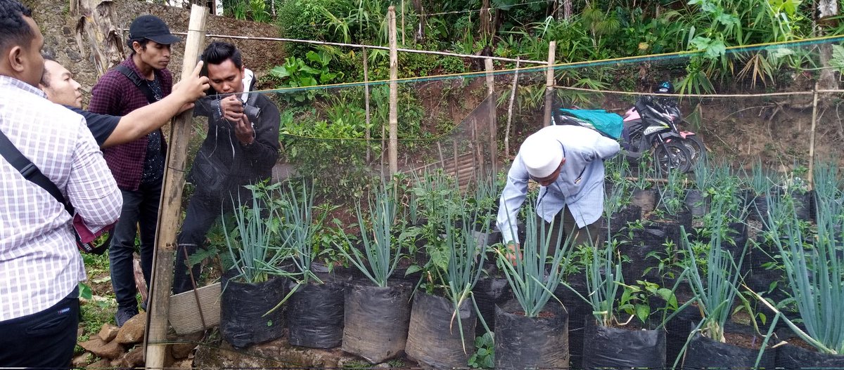 DesaTambi's tweet photo. Serunya proses peliputan Penerima PB Ruspin di Desa Tambi luar biasa @kominfo_jtg  mantap https://t.co/bqjkkIXcus