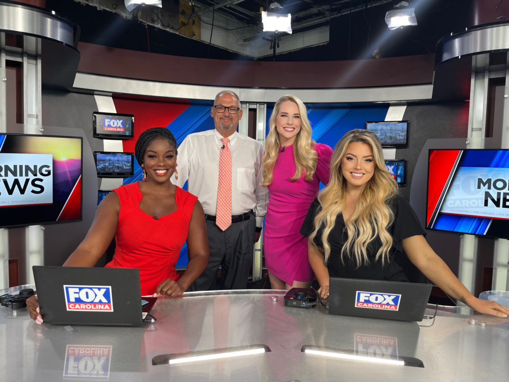 The one and only <a href="/ChrisScottTV/">Upstate Traffic Guy</a> and the girls this morning 💗🤗