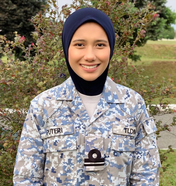 wesharesociety's tweet photo. Leftenan Madya Puteri Shazwan Megat Ahmad Shariman ialah pegawai wanita TLDM pertama miliki kepakaran musnah peluru &amp; bahan letupan!

Ini kisah beliau: https://t.co/8O6YMjNU8p