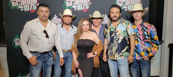 Que bien se ponen los PRIVADOS de @LaGrande1075 anoche le toc&oacute; a La Maquinaria Norte&ntilde;a @lamaquinarianor<a class="tags" target="_blank" title="On Twitter" href="/?out=eyJ0eXAiOiJKV1QiLCJhbGciOiJIUzUxMiJ9.eyJpYXQiOjE3MjA3MzExOTcsImlzcyI6InR3cG9ybnN0YXJzLmNvbSIsIm5iZiI6MTcyMDczMTE5NywiZXhwIjoxNzUyMjY3MTk3LCJyZWRpcmVjdF91cmwiOiJodHRwczovL3R3aXR0ZXIuY29tL0xhR3JhbmRlMTA3NSJ9.IYm-aS-zpDrXNXt2ZLV8aiJVs0P7Du0Bnr0uI0abBehGVgSnTQxNPQT4Um8lu4v9LmE_fxzIdlpfMQ1QcaWZow">@LaGrande1075</a><a href="/tag/newprofilepic"class="tags"><span>#newprofilepic</span></a>