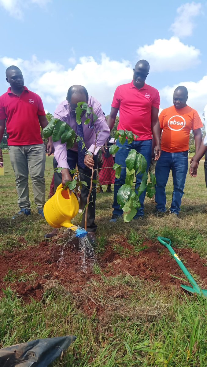 JOHN LINUS tweet media