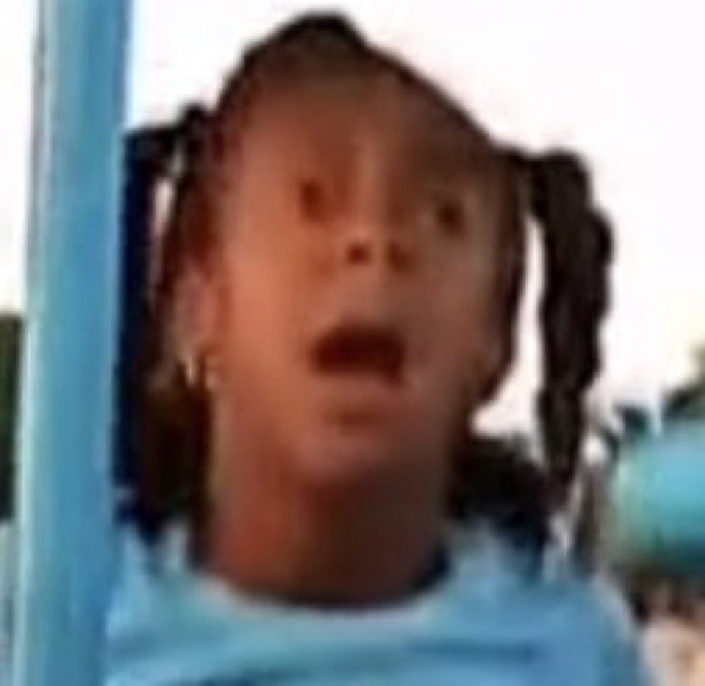 Une dame m’accoste dans la gare du métro : 
Elle : Vous savez les hommes qui portent des boucles d’oreilles ça ne plaît pas à Dieu.

Moi : aah mince.

Elle passe son ticket, ça marche pas. 
Le mien passe.

Je lui ai dit : Je crois que Dieu est de mon côté. :)

Elle :