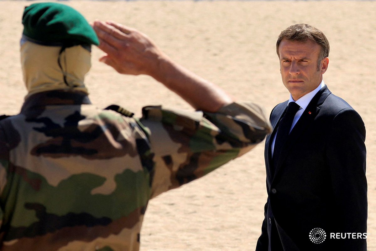 sandra_auger's tweet photo. National tribute to late Leon Gautier, French WWII veteran and the last surviving member of French Captain Philippe Kieffer's green berets commando, on the beach in Ouistreham, Normandy, France, July 7, 2023. #Reuters #LeonGautier #dday #WWII @reuterspictures 📸@rossignolreuter https://t.co/Dny44PdRYS