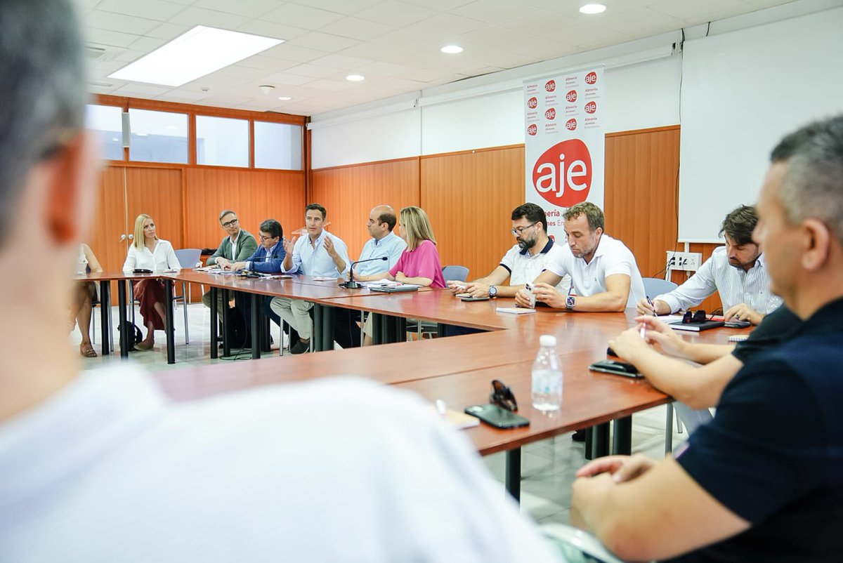mcastellonPP's tweet photo. Los empresarios necesitan respeto y menos trabas para seguir generando riqueza y empleo
Ellos son el motor de país que quiere dar oportunidades a sus ciudadanos 

#eselmomento 
#votapp vota @NunezFeijoo https://t.co/qYu1ha31bt