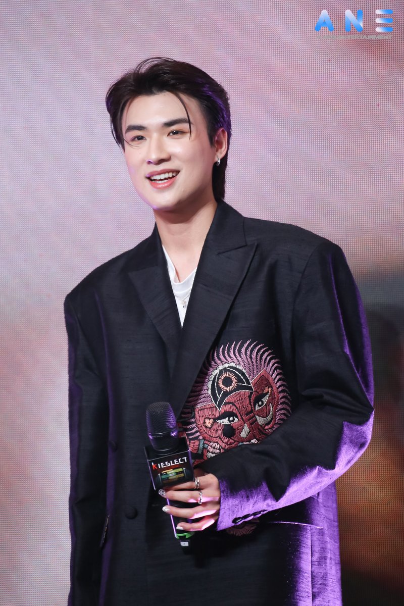 ANiceEnt's tweet photo. "ไตเติ้ล ธนธร" ร่วมงานเปิดตัว "นาฬิกาอัจฉริยะ KIESLECT Smart Calling Watch ดีไซน์สวย ฟังก์ชั่นครบ "
#KIESLECT #Selectyourstyle
#KieslectXPeeTitle
#KIESLECTThailand
#lapluietheseries
#TitleTNT #PPeerawich
#พีไตเติ้ล https://t.co/mDCGTEKrFS