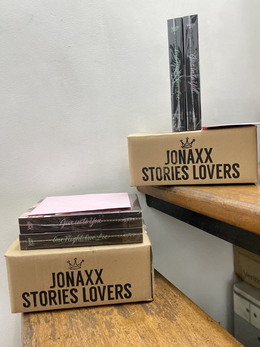 jacelriego's tweet photo. 💜💜 GIVEAWAY 💜💜

2 winners of Give In To You &amp; One Night One Lie books + Jonaxx book box. 

Mechanics:

• Reply to this tweet “Which Taylor Swift song reminds you of a Jonaxx couple, and which couple is it?
• Must be following me on Twitter and IG. 💜
• Retweet this tweet. https://t.co/ETg0q1aJg4