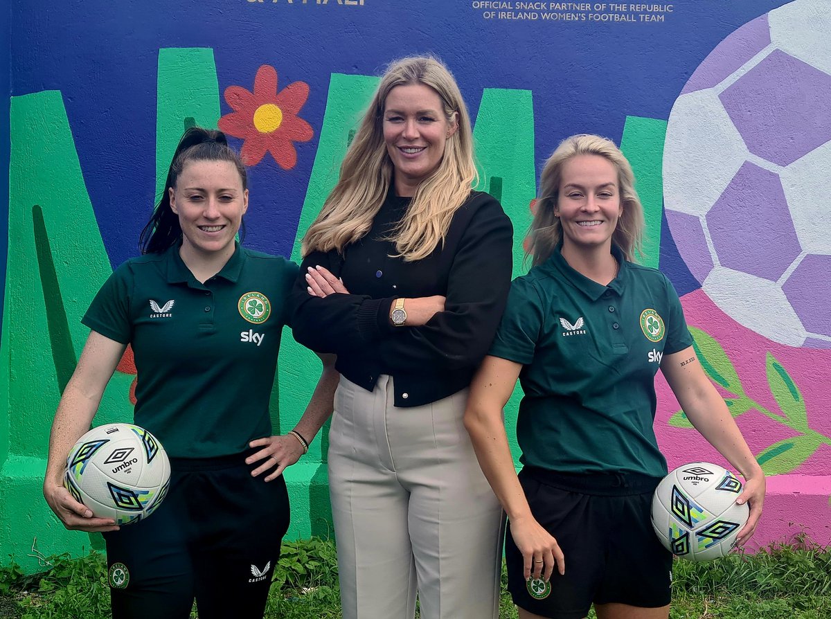 robbiekane74's tweet photo. Pictured for @DublinLive at @CadburyIreland #GroundsForChange @KnockmittenUtd earlier @FAIWomen Republic of Ireland Women's National players @LucyQuinn7 @LilyAgg8 and former captain and goalkeeper @emmsb30 #RobbieKane https://t.co/RXaxfQUnid