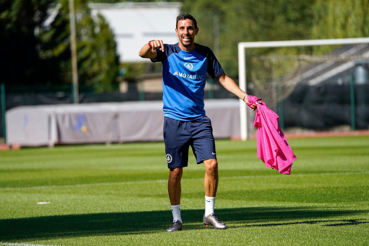 fcandorra's tweet photo. 👕 Què us sembla la nova roba d'entrenament d'aquesta temporada?

#SomTricolors 🔵🟡🔴 https://t.co/0s0r5aaBUl
