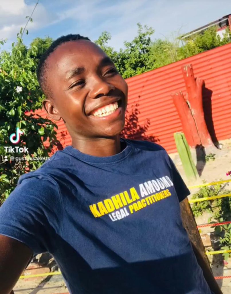 Dilukeni's tweet photo. Don’t forget to smile. You will never finish the problems of the world. It’s Friday. https://t.co/PcPcCFrkhZ