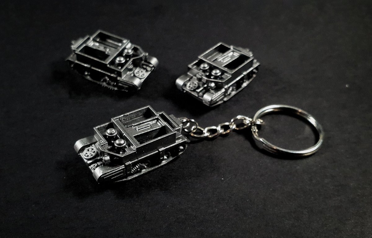 Simon (@redfivemodels on Bluesky) tweet media