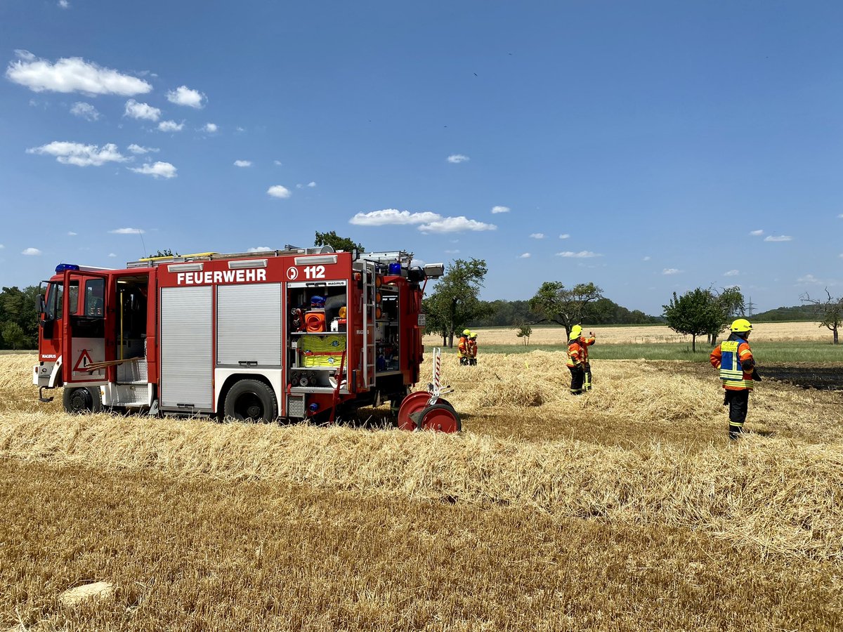 FBraunsbach's tweet photo. Einsatz für die Feuerwehr 🚒 #Braunsbach mit allen Abteilungen. Gemeldet war ein Flächenbrand auf einem Acker.
Wir konnten das 🔥 #Feuer einkreisen und ablöschen. Im Einsatz waren #LF16 #HLF10 #LF8 #MZF #MLZ https://t.co/6Mh7FEhPsc