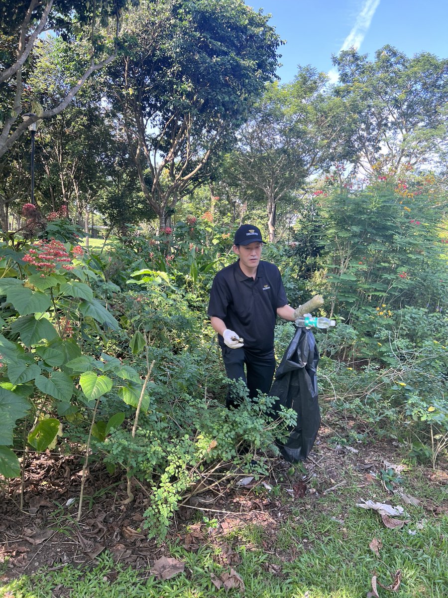 Our Marine Construction team in Singapore recently organized a beach cleaning initiative at Woodlands Waterfront Park. With 36 enthusiastic volunteers, we collected waste, plastics, and rubbish, contributing to a cleaner environment.