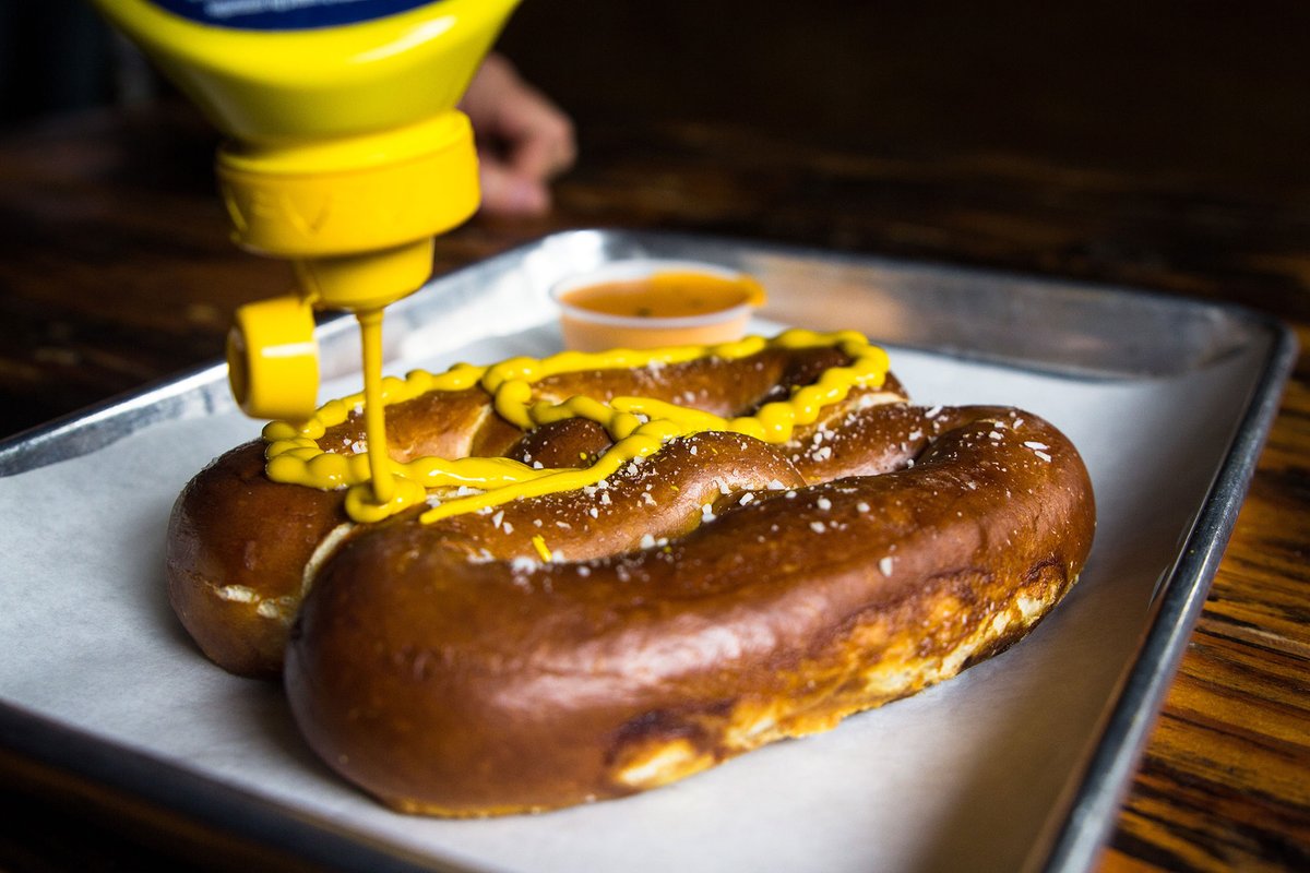 PretzelsPints's tweet photo. "Trust me, you're a great dancer" - 4th beer $1.50 OFF DRAFTS UNTIL 6PM https://t.co/1bXIzO6Eep