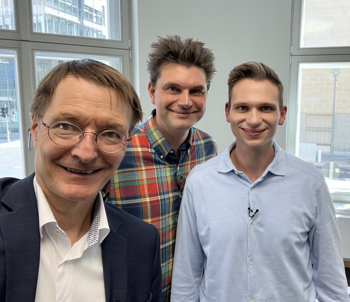 Im ⁦<a href="/BMG_Bund/">Bundesgesundheitsministerium</a>⁩ kamen heute zwei drogensüchtige Patienten in meine Sprechstunde. Diagnose: fortgeschrittene Zuckersucht. Ich gab mein Bestes. Die Sprechstunde wird im August ausgestrahlt.