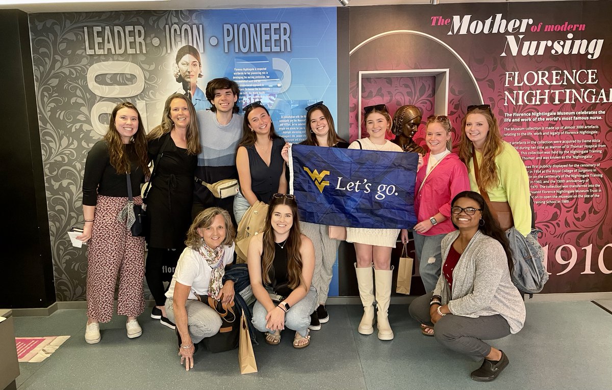 WVUSoN's tweet photo. Nine WVU School of Nursing students recently traveled to London as part of a study abroad trip to learn more about Britain’s healthcare system and to experience a new culture. 💛💙

https://t.co/tLrNoVpyz8 https://t.co/Bu4HJNC5i6