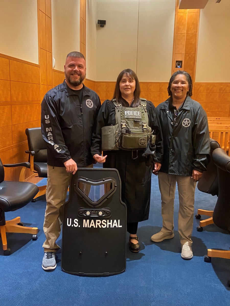 USMSSacramento's tweet photo. Deputy U.S. Marshals from the Eastern District of California (Fresno), alongside the Honorable U.S. Dist Judge de Alba, hosted @fresnoahf Area Hispanic Foundation and Mendota Police Explorers with a mock trial. Judge de Alba wanted to gear up with Deputies. https://t.co/sNH3pBGtR9