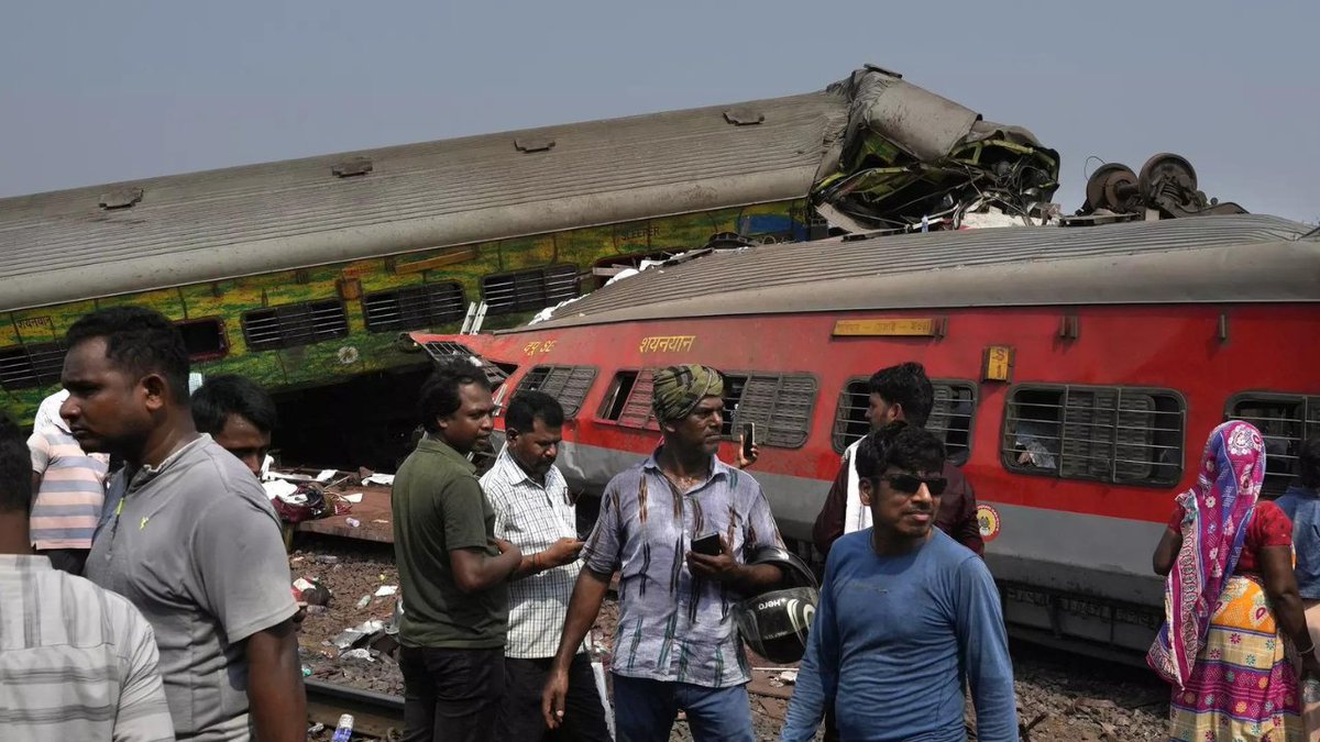 #Balasoretraintragedy: CBI arrests 3 railway employees toi.in/393p7Y/a24gk