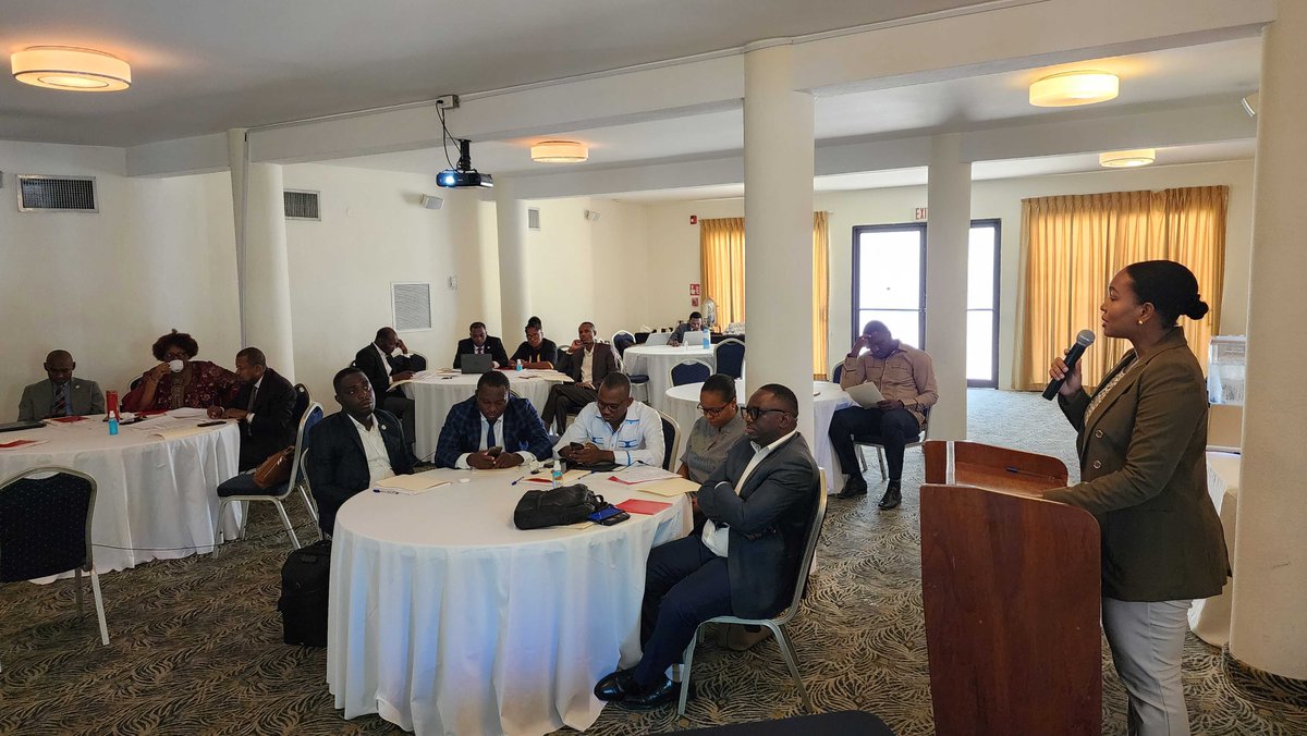 ASFCanada's tweet photo. Dernier atelier avec le @BarreauduQuebec pour 15 membres du @BarreauPaP, qui formeront à l'avenir leurs collègues à l'éthique et la déontologie. Une pratique responsable est à la base d'un État de droit fort. Nous l'encourageons avec l'appui financier de @DevCanada. https://t.co/oEiPpIGajf