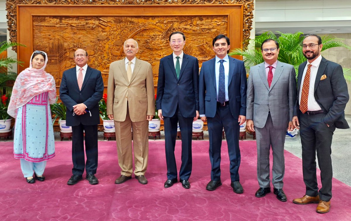 NDM_Official's tweet photo. بیجنگ: نیشنل ڈیموکریٹک موومنٹ کے چیئرمین محسن داوڑ نے پاکستان کے پارلیمانی وفد کے ہمراہ چین کے نائب وزیر خارجہ سن ویڈونگ سے ملاقات کی۔
ملاقات میں خطے کی سیاسی صورتحال، چائنہ پاکستان اکنامک کوریڈور کے مغربی کوریڈور، سی پیک کی افغانستان اور وسطی ایشیا تک شمالی وزیرستان میں غلام خان بارڈر کے ذریعے رسائی اور خطے میں بڑھتی ہوئی دہشگردی کے واقعات اور اثرات کے حوالے سے تفصیلی گفتگو ہوئی۔