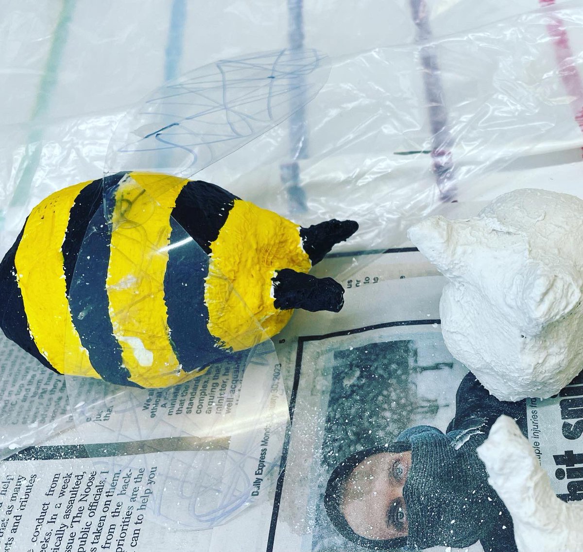 ArtyGirl21's tweet photo. Lovely morning with @HHELCNottingham Primary pathways children creating modroc bees, silk painting and exploring cyanotype photography. #BringingTheOutsideIn #creativitycollaboratives https://t.co/s3m0XFvhR2
