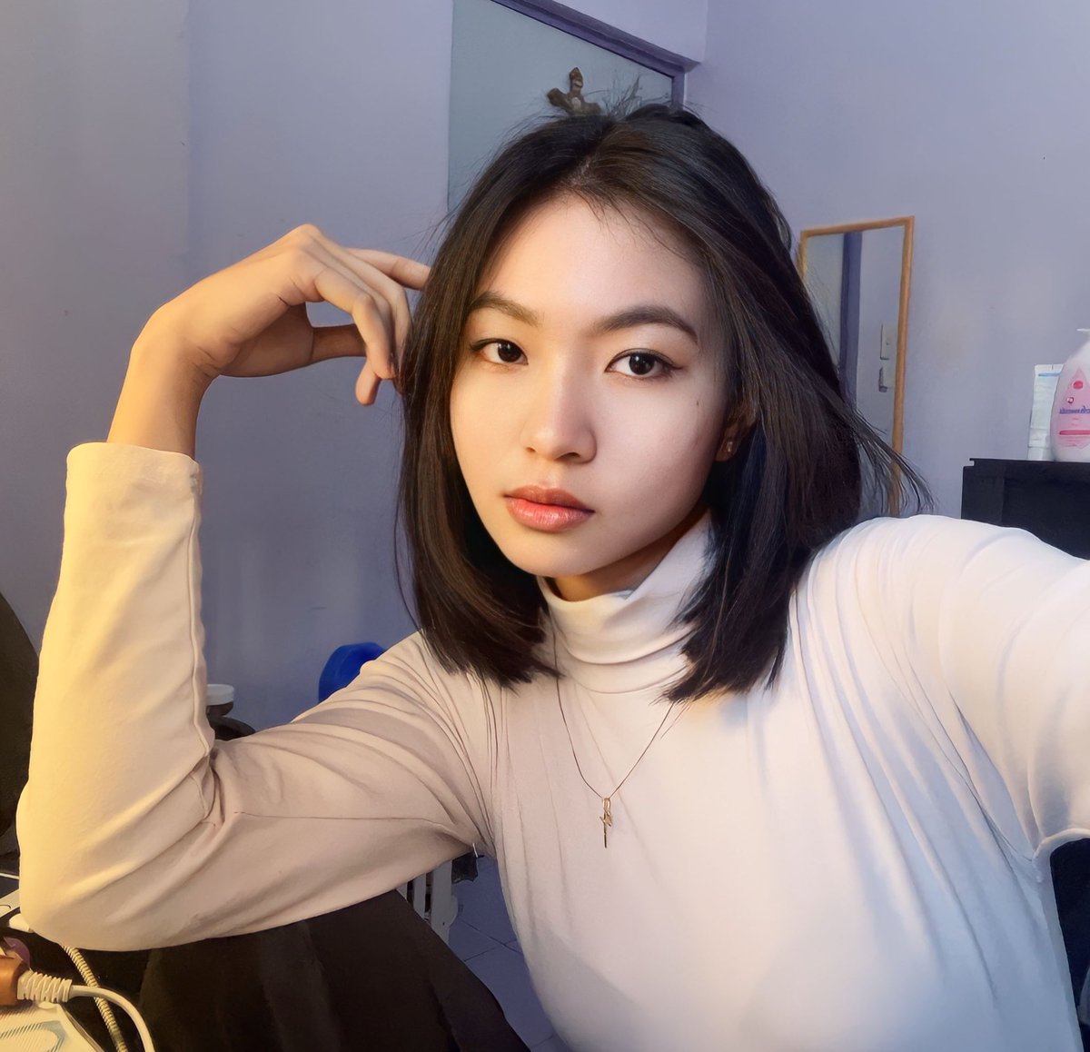 mikhaswife's tweet photo. lazy day with my love 

#BSD #BlinkSelcaDay @BLACKPINK https://t.co/xGxVwgbXt0