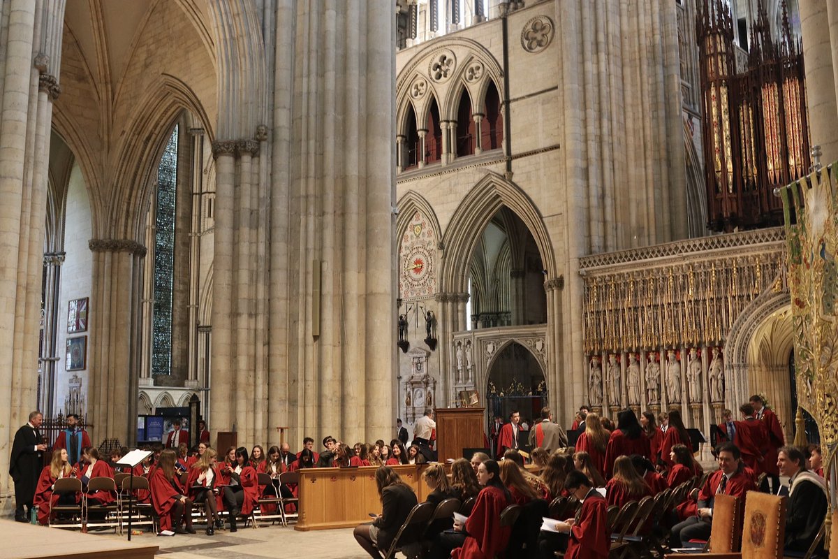 St Peter's School, York (@stpetersyork) on Twitter photo This morning’s Commemoration & Prize Giving Service was a wonderful celebration of achievements in school.
There were also reflections on widening educational opportunities from OP, <a href="/AlanMakMP/">Alan Mak MP 🇬🇧 🏴</a>, today’s guest speaker who attended St Peter’s on a bursary.
#StPetersCommunity This morning’s Commemoration & Prize Giving Service was a wonderful celebration of achievements in school.
There were also reflections on widening educational opportunities from OP, <a href="/AlanMakMP/">Alan Mak MP 🇬🇧 🏴</a>, today’s guest speaker who attended St Peter’s on a bursary.
#StPetersCommunity