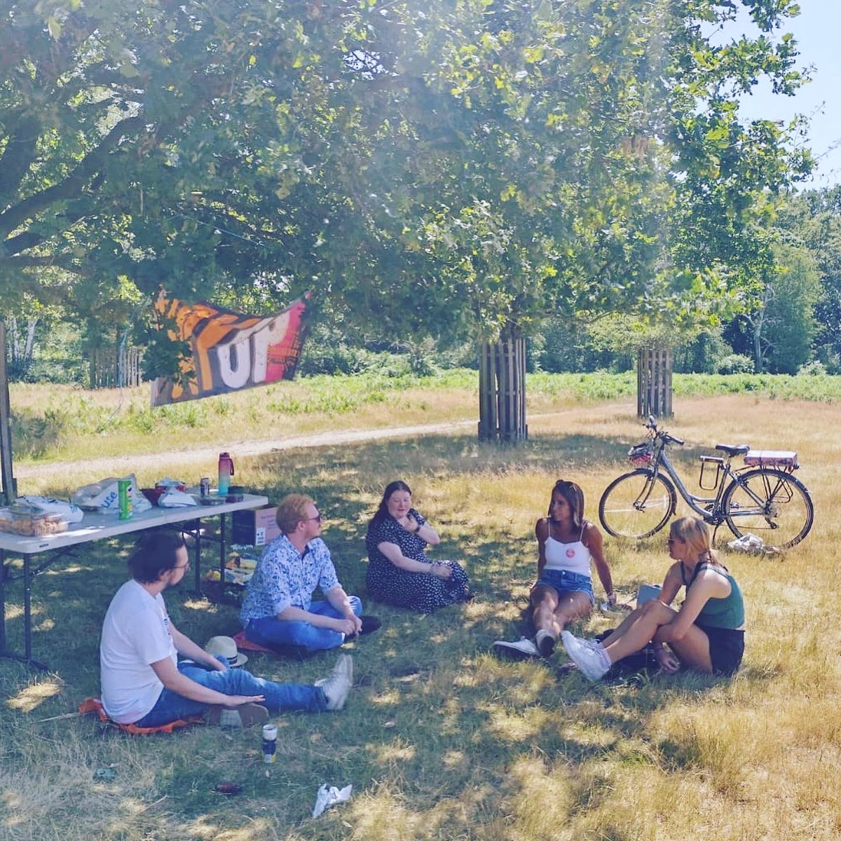 NEURichmond's tweet photo. Deep in conversation about the issues facing schools in Richmond and further afield #PayUpNow #PayUpRishi #DoYourJobGill #WhereIsGilly #Strike @DanielKebedeNEU @MaryBoustedNEU @cyclingkev @NEUnion https://t.co/60M1q1D8tu
