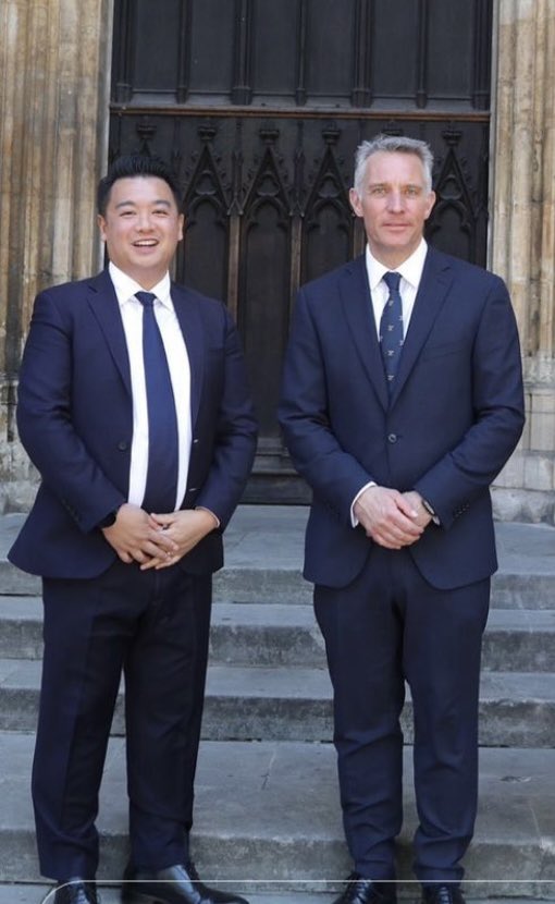 politicsastar's tweet photo. “Do good as well as doing well”
@AlanMakMP challenges @StPetersYork departing UVI, recalling the opportunities St Peter’s gave him, taking him from the rooms above his parents’ shop➡️the Commons, & the importance of service & community
#stpetersyork #endofterm #summer #Commem https://t.co/aQ8LaWUDlp