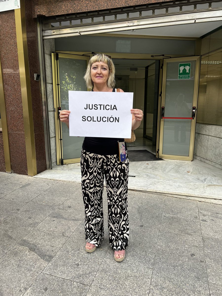 CCOOJusticiaJa's tweet photo. #HuelgaEnJusticia 
7 de julio, 
De nuevo en las puertas del Primera Instancia 4.
Seguimos luchando por nuestros derechos, por dignidad.
JUSTICIA EN LUCHA
JUSTICIA SOLUCIÓN 
@ccoojusticia @FSCdeCCOO @ccoojaen https://t.co/w7kxgRtkfC