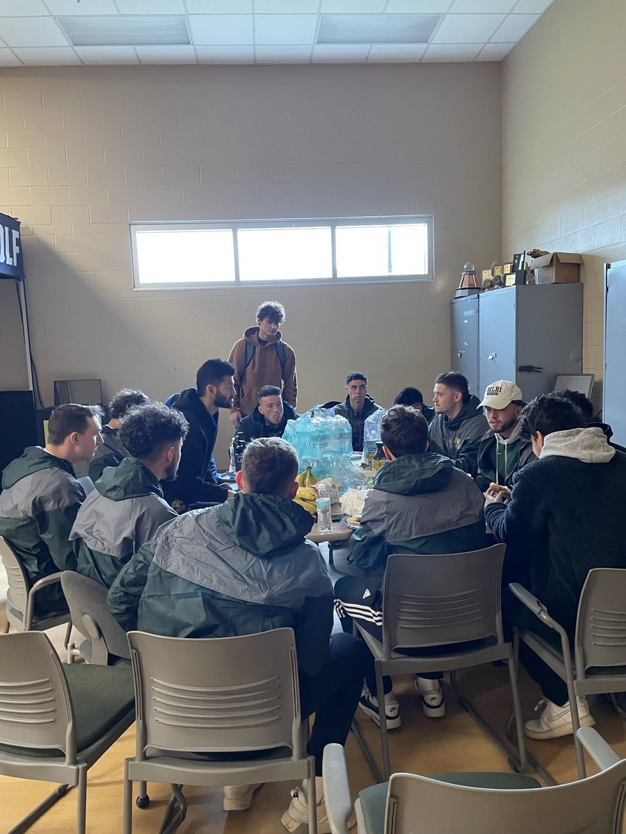 SUNYDELHISOCCER's tweet photo. Team breakfast campfire π₯ stories #SpringFlashback https://t.co/YbVulUmKnR
