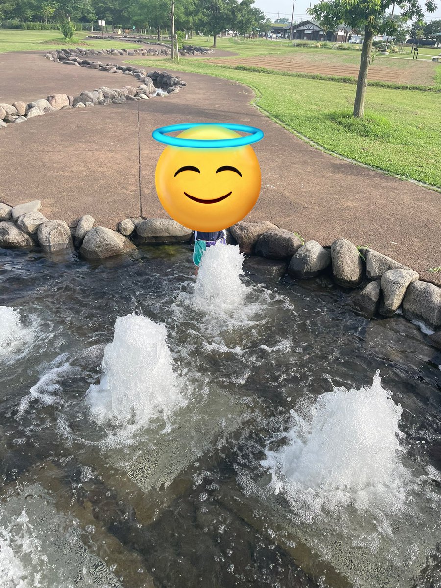 saya040789's tweet photo. 水遊び好きの👦を連れて、まつぶし緑の丘公園に行ってみた。めちゃめちゃすいてて貸切状態だった。とても綺麗な公園で、トイレも新しいし、東屋？も綺麗で良かった。授乳室もあったよ。そしてめっちゃ広い。駐車場無料でおおたかからは道がすいていれば30分くらい🚗 https://t.co/hylIyUMoSM