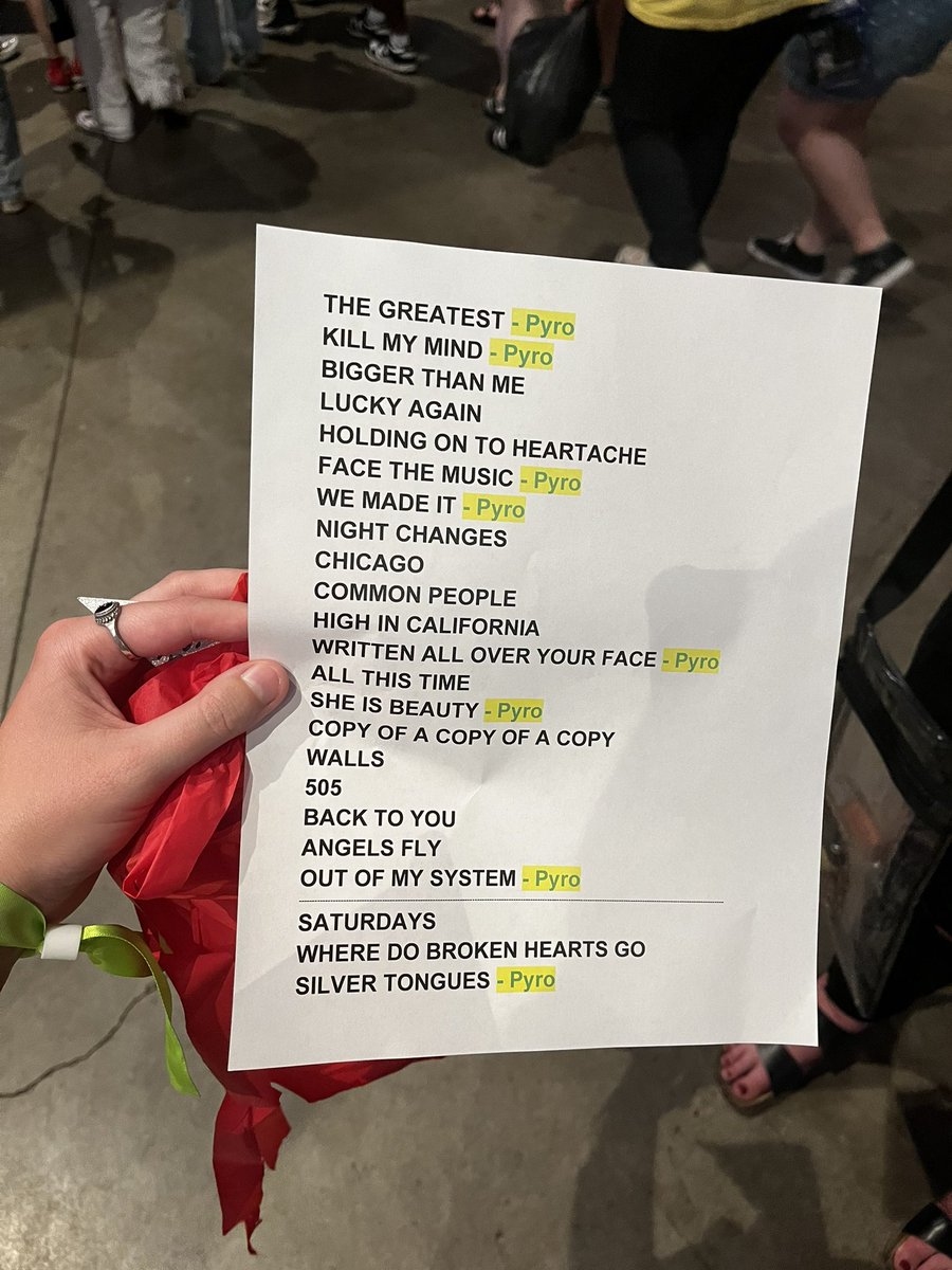 stupidqpidx's tweet photo. this happened last night https://t.co/k8krK9hKvk