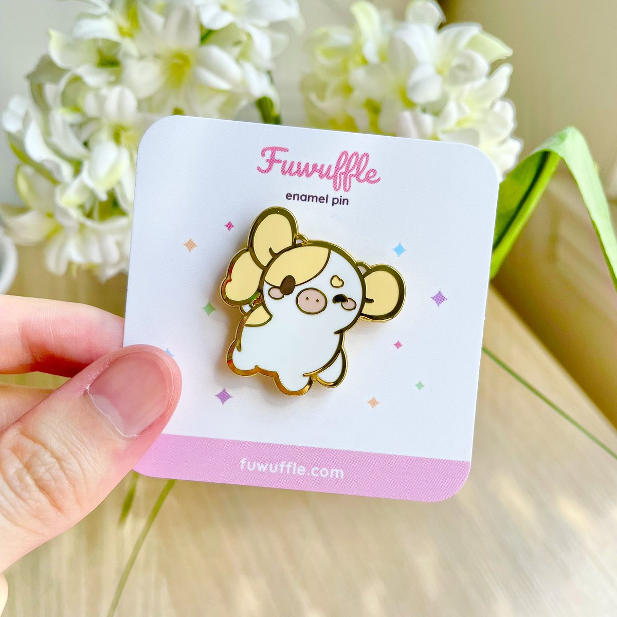 fuwuffle's tweet photo. My second enamel pin that’s coming to my shop is Winnie, the Yellow Pastel Cow!! Winnie is a loyal and honest friend who always brings a little sunshine wherever she goes~ 🐮💛

My next shop update will be on July 14th @ 8am PST! 🌈✨ 

#fuwuffle #pastelcows #enamelpins https://t.co/FYGj683gx9