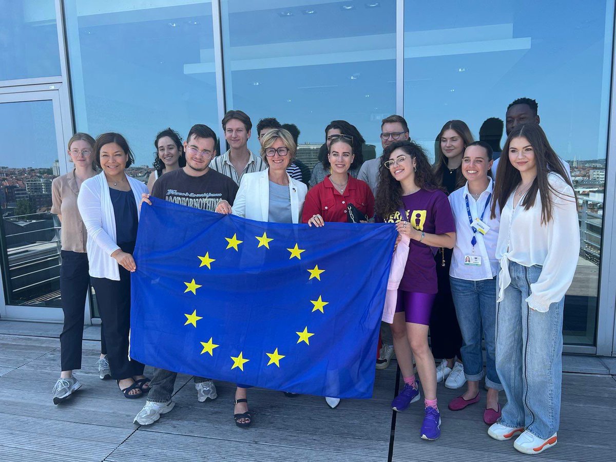 PiaAhrenkilde's tweet photo. Very inspiring to meet with SoMe content creators at #DGCOMM HQ today.
They have great ideas on how we can engage younger audiences, especially ahead of #SOTEU2023.
The #EU influencer community is getting stronger every day! 🇪🇺💪 https://t.co/Icnh4bdyQj