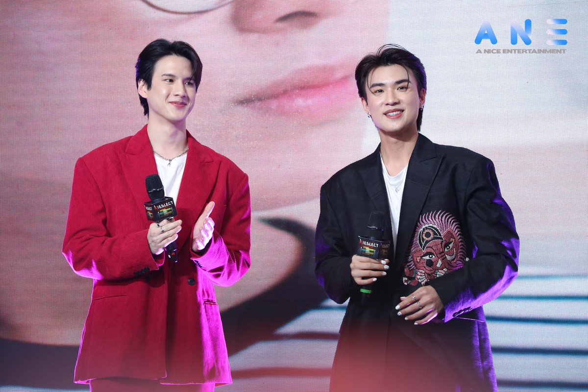 ANiceEnt's tweet photo. "พี พีรวิชญ์ - ไตเติ้ล ธนธร" โชว์ร้องเพลงในงาน เปิดตัว "นาฬิกาอัจฉริยะ KIESLECT Smart Calling Watch ดีไซน์สวย ฟังก์ชั่นครบ "
#KIESLECT #Selectyourstyle
#KieslectXPeeTitle
#KIESLECTThailand
#lapluietheseries
#TitleTNT #PPeerawich
#พีไตเติ้ล https://t.co/IzIUP2FjfJ