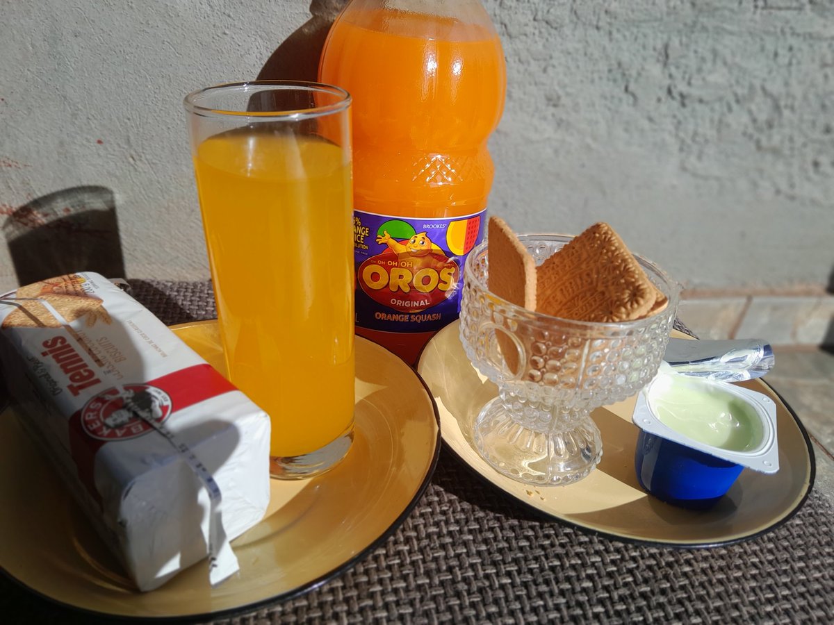 @Yfm @sa_oros #OrosFlavourUp
#TheLunchLeague
#FTLOT I enjoy Oros with Biscuits