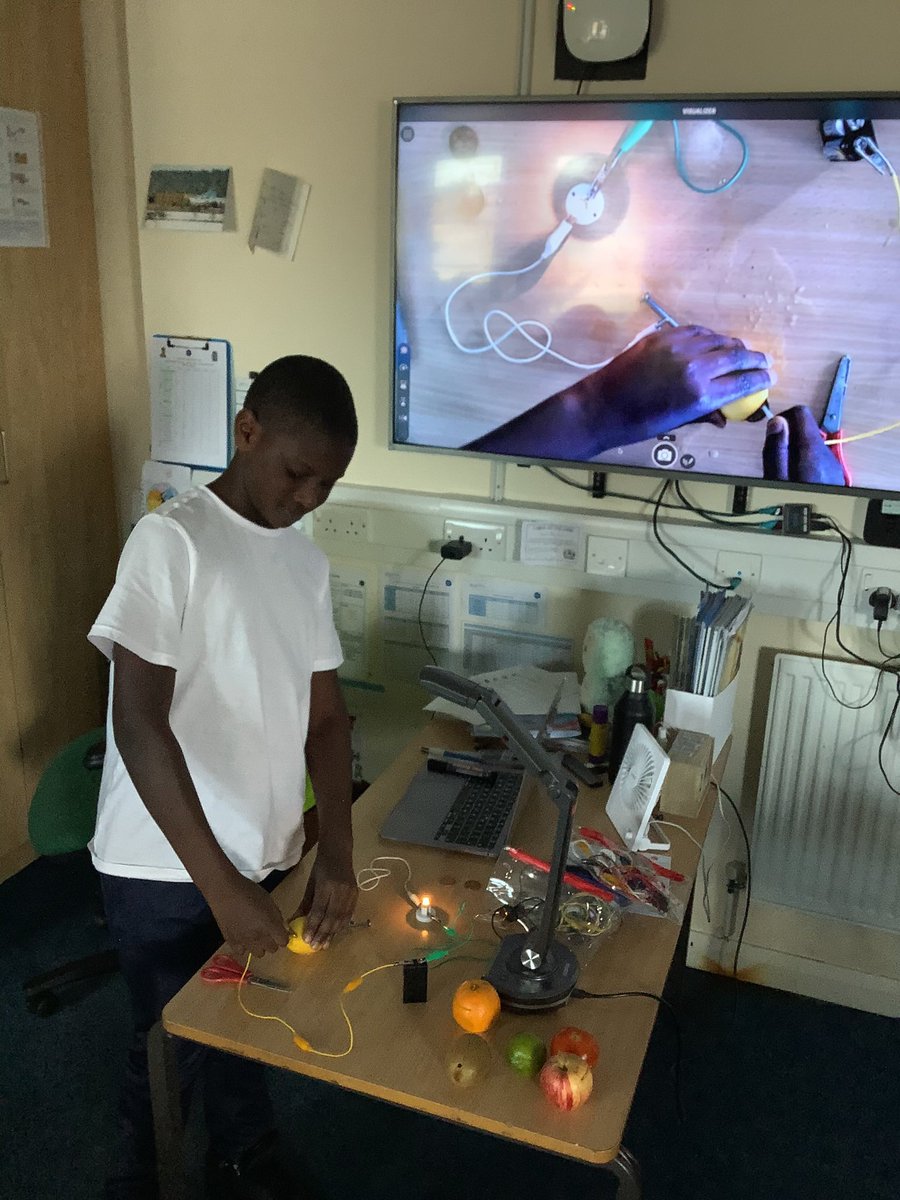 Y4stsilasREMAT's tweet photo. In Science this week, we tested different fruits to see if they could conduct electricity! We found out the citrus fruits are conductors of electricity due to the citric acid inside them! ππβ‘οΈ #SilasScience #ThinkLikeAScientist @stsilasschool https://t.co/4ewsCDZfVs