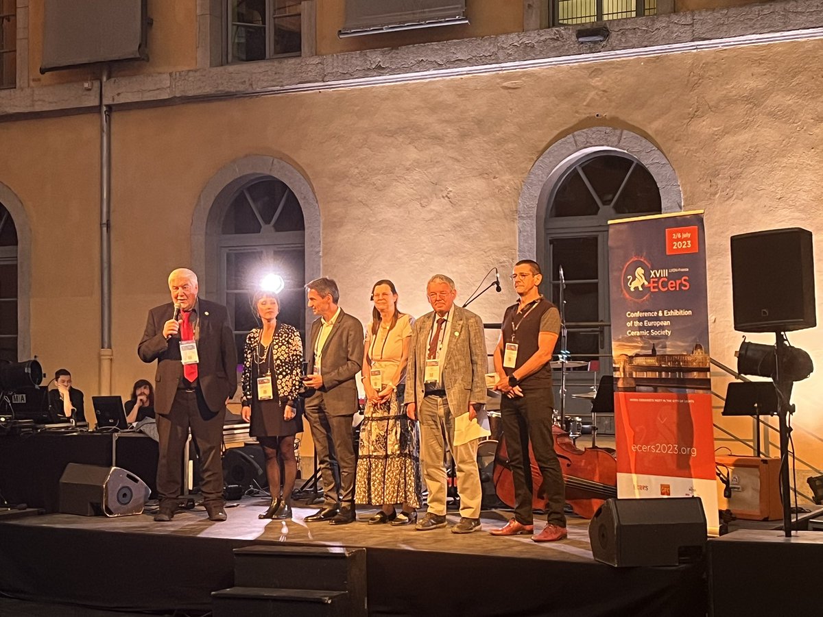 BienDansMaThese's tweet photo. Throwback #ECerS2023 🇫🇷
Very happy to below at this Ceramists community and to have been one of the @YoungCeramists representative. So proud of my PhD laboratory #MATEIS which carried out this incredible event and to have been part as the volunteer force 💪🏻 https://t.co/f4kMOWCrO5