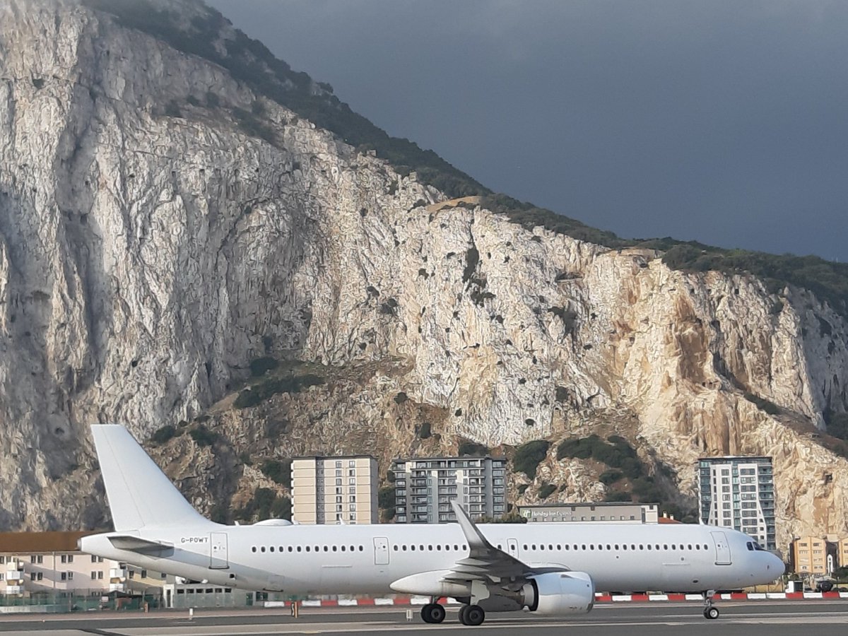 G-POWT Airbus A321 NEO taxying to stand after arriving from Stansted early this morning ,departing for the lovely island of Jersey about an hour later with the Gibraltar contingent for the Jersey Island games 2023 @GBZinsight
@MeteoGib @TitanAirways @visit_gibraltar