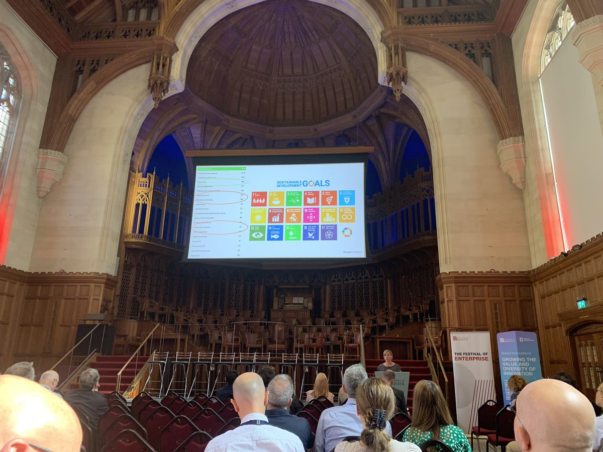 RichPitts's tweet photo. Really important opening #keynote from Anna-Lisa @@ALWedgely #FestivalofEnterprise here at @OracleResearch we share your goals🥰@aderbenwick will say more this afternoon with a view from industry ecosystem #edgeeffect https://t.co/GDkOy1bn43