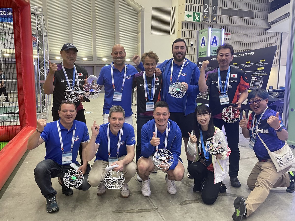 ab_drone's tweet photo. ドローンサッカー世界選手権では海外の選手との交流が盛んに行われました！日本ドローンサッカー連盟では世界中にネットワークを広げ、2025年ワールドカップ参加に向けて海外チームとの交流と連携を進めてまいります！
#ドローンサッカー #日本ドローンサッカー連盟 #dronesoccer https://t.co/sEEkDLDOpX