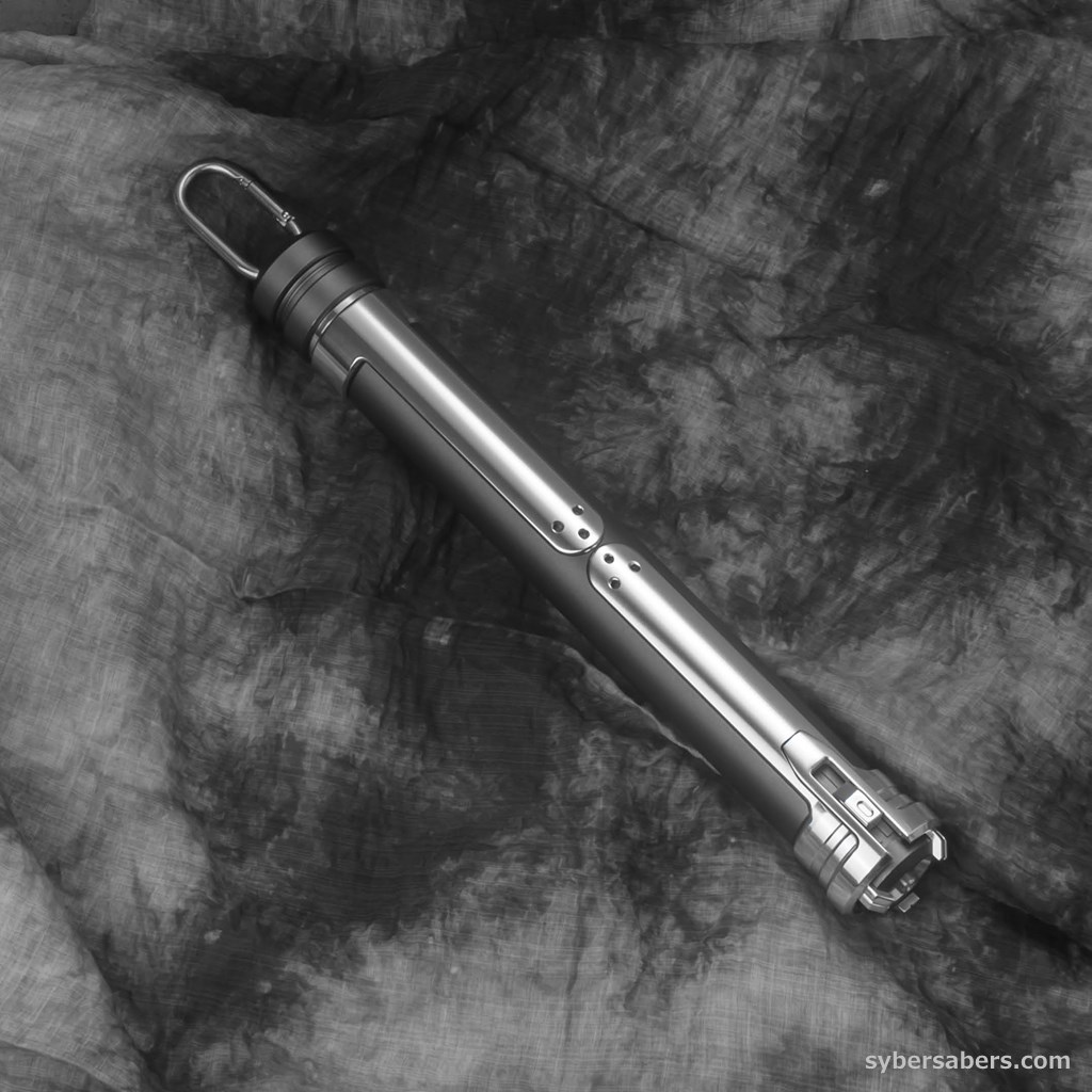 ws2812's tweet photo. 一部では告知させて頂きましたがELF SABERSとの共同開発により誕生したG4モデルの予約受付を開始します。

エミッタースライドスイッチの実装や専用ブレードプラグによるエミッター内部の再現など、細部にまでこだわり抜いたこのモデルをぜひ手に取ってみてください ^_^
#カスタムライトセーバー https://t.co/fZzF3oomlp