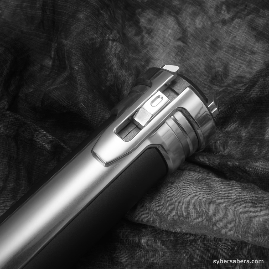 ws2812's tweet photo. 一部では告知させて頂きましたがELF SABERSとの共同開発により誕生したG4モデルの予約受付を開始します。

エミッタースライドスイッチの実装や専用ブレードプラグによるエミッター内部の再現など、細部にまでこだわり抜いたこのモデルをぜひ手に取ってみてください ^_^
#カスタムライトセーバー https://t.co/fZzF3oomlp