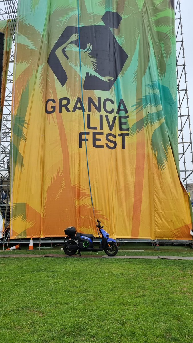 Lovesharing_'s tweet photo. En colaboración con Granca Live Fest, hemos facilitado varías de nuestras motos para el desplazamiento durante el montaje y producción del festival.

Podríamos decir que va todo sobre ruedas 🛵

#BornToShare
#GrancaLiveFest https://t.co/e1WutJmntf