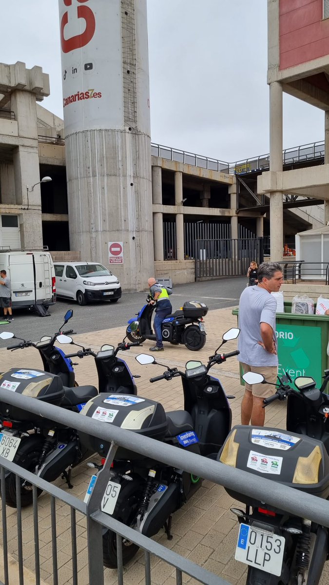 Lovesharing_'s tweet photo. En colaboración con Granca Live Fest, hemos facilitado varías de nuestras motos para el desplazamiento durante el montaje y producción del festival.

Podríamos decir que va todo sobre ruedas 🛵

#BornToShare
#GrancaLiveFest https://t.co/e1WutJmntf