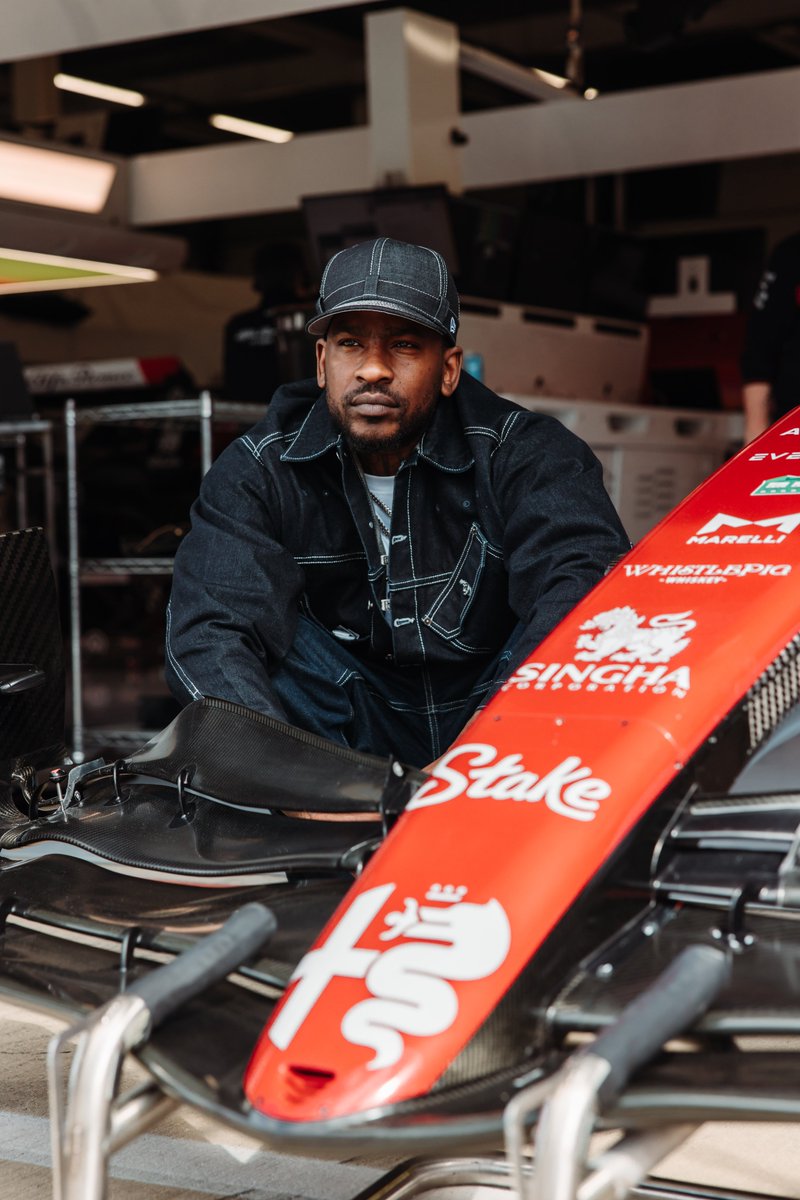 audif1_'s tweet photo. Thanks for stopping by, @Skepta and @JmeBBK! 👋

#BritishGP #F1 | @pumamotorsport https://t.co/TUURm3Qybh