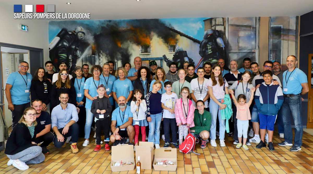 pompiers24's tweet photo. 📣Le week-end dernier l’@udsp24 accueillait les pupilles d’Aquitaine @URSPAL18  lors du 5ème rassemblement famille-pupille de l' @OdpPompiers. Au programme multi-activités dans la joie et la bonne humeur.
Merci aux sapeurs-pompiers de #Terrasson et #Thenon pour l’accueil ! https://t.co/D4mcSwxgbQ