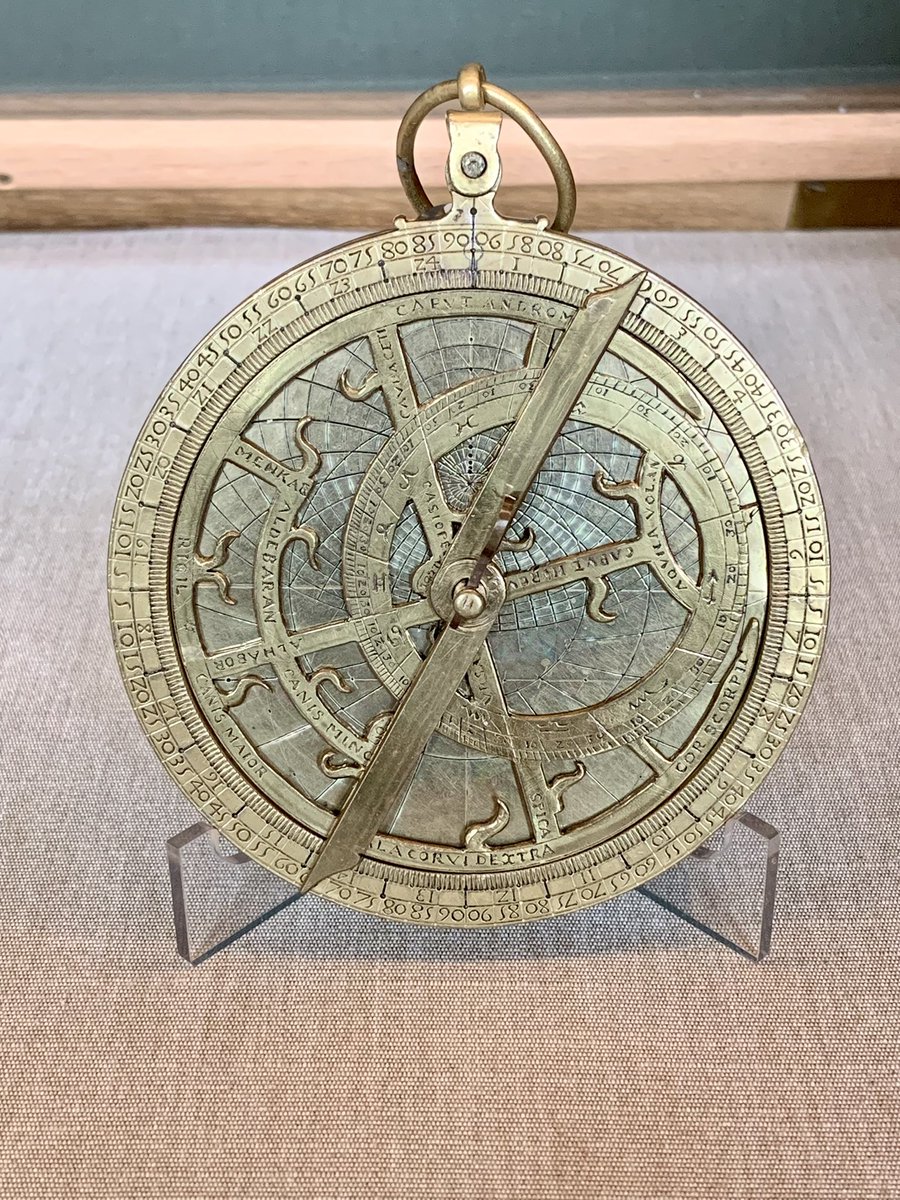A beautiful copy of Chaucer’s ‘Treatise on the Astrolabe’ alongside an example <a href="/ParkerLibCCCC/">The Parker Library</a>

Written in the 15th century, lovely script and paper, and largely based on the work of Ibn as-Saffar.

#IslamicManuscripts #EnglishManuscripts   #AnchorlessBodies #EmiiAlrai